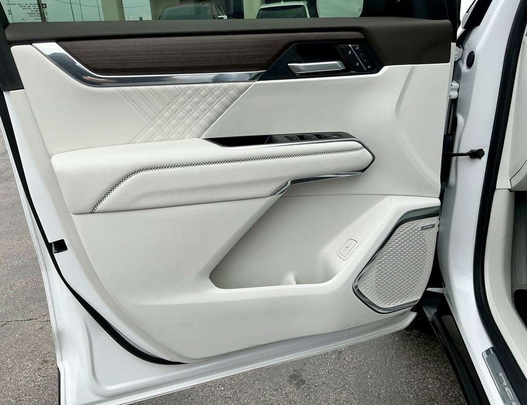 Used 2024 GMC Acadia Denali image 40