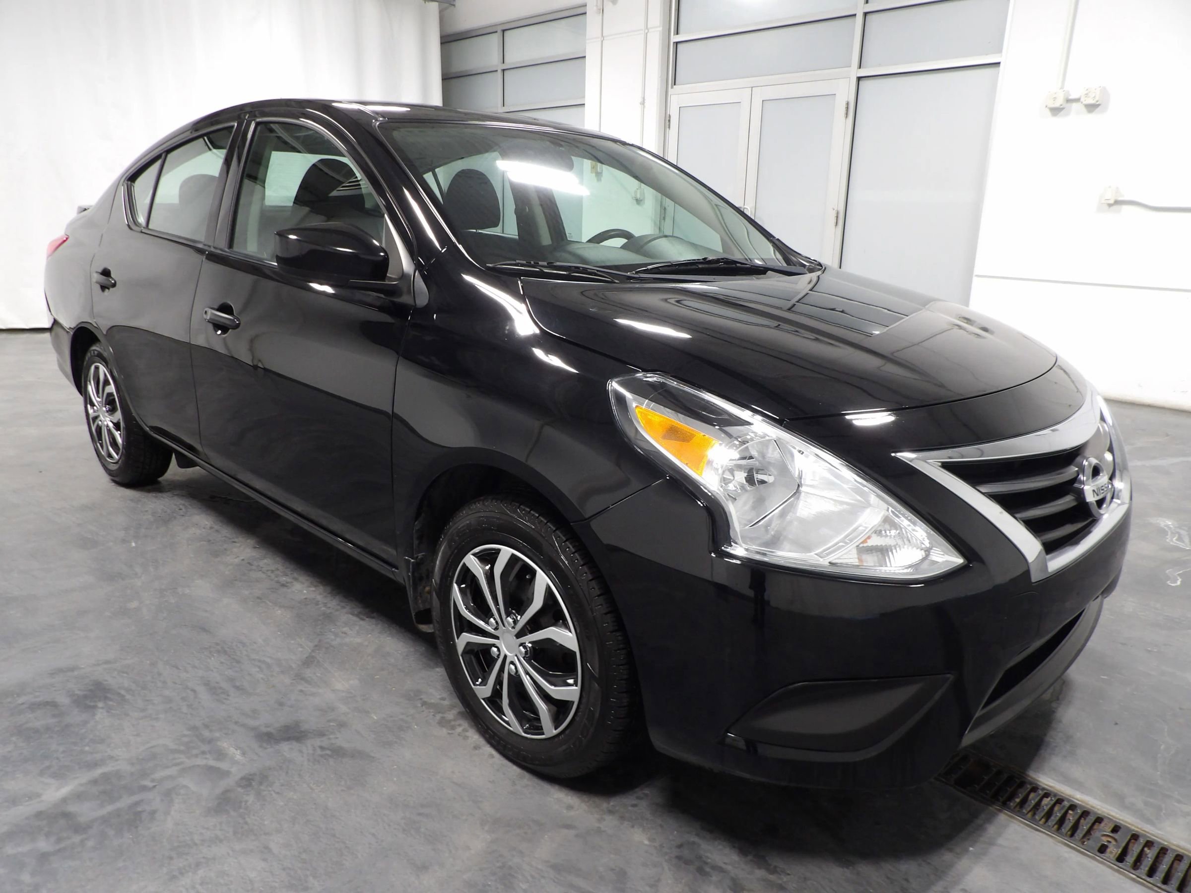 Used 2019 Nissan Versa S Plus image 2