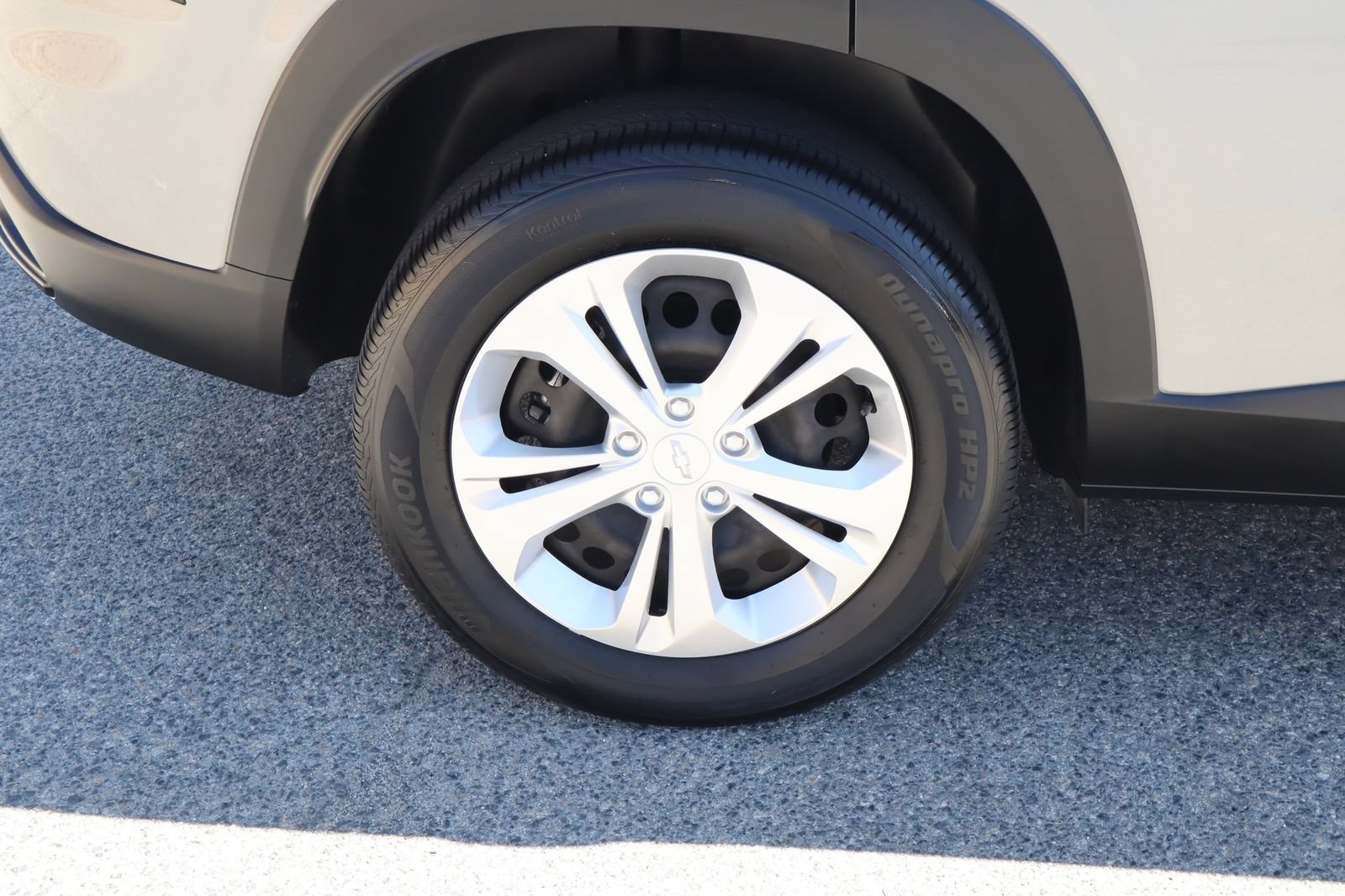Used 2024 Chevrolet Trax LS FWD image 11