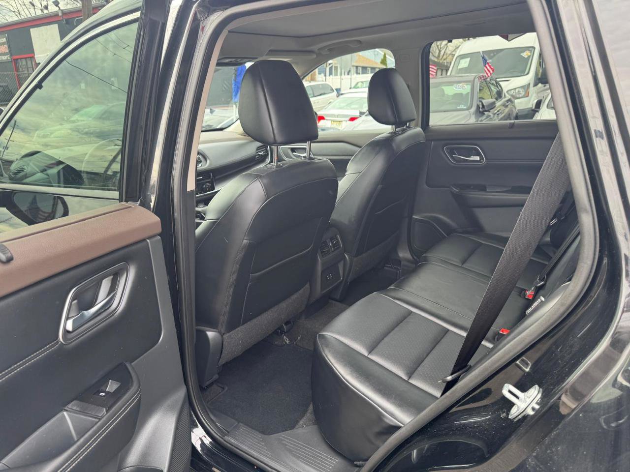 Used 2021 Nissan Rogue SV w/ Premium Package image 24