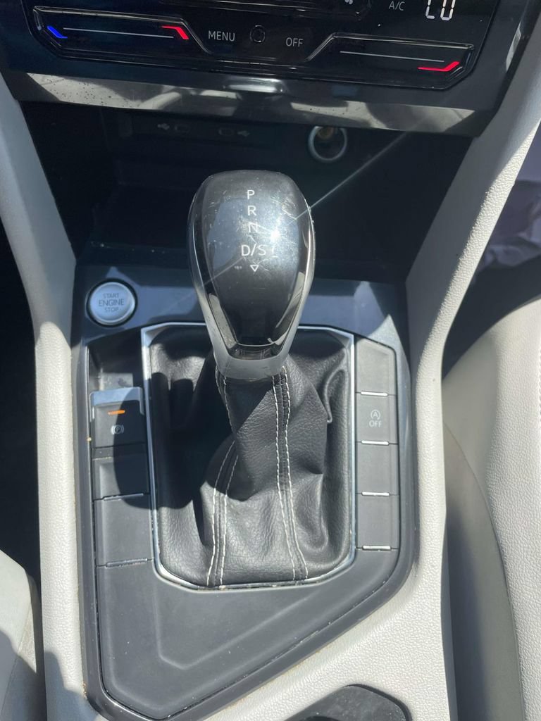 Certified 2023 Volkswagen Tiguan SE FWD image 29