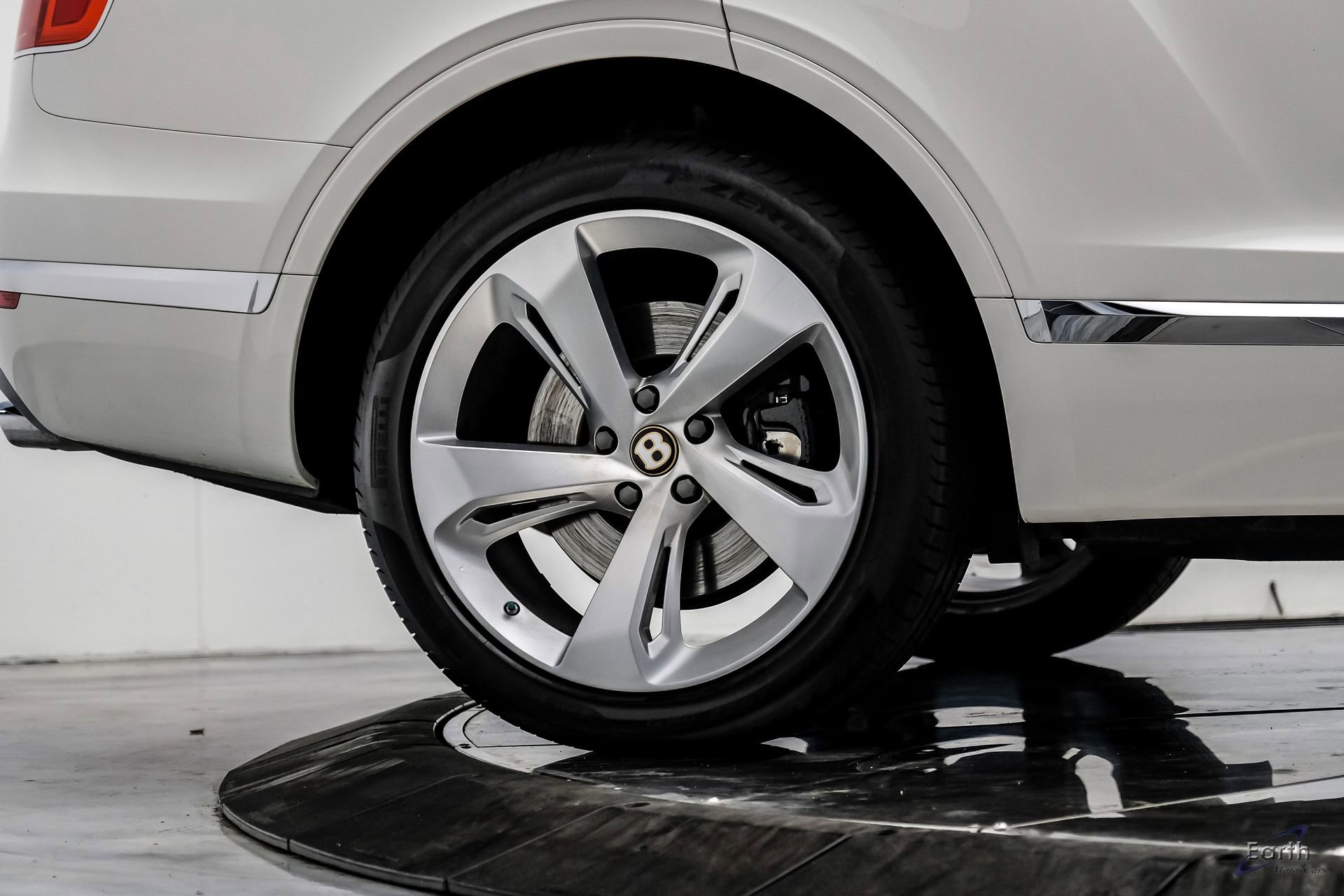 Used 2019 Bentley Bentayga image 94