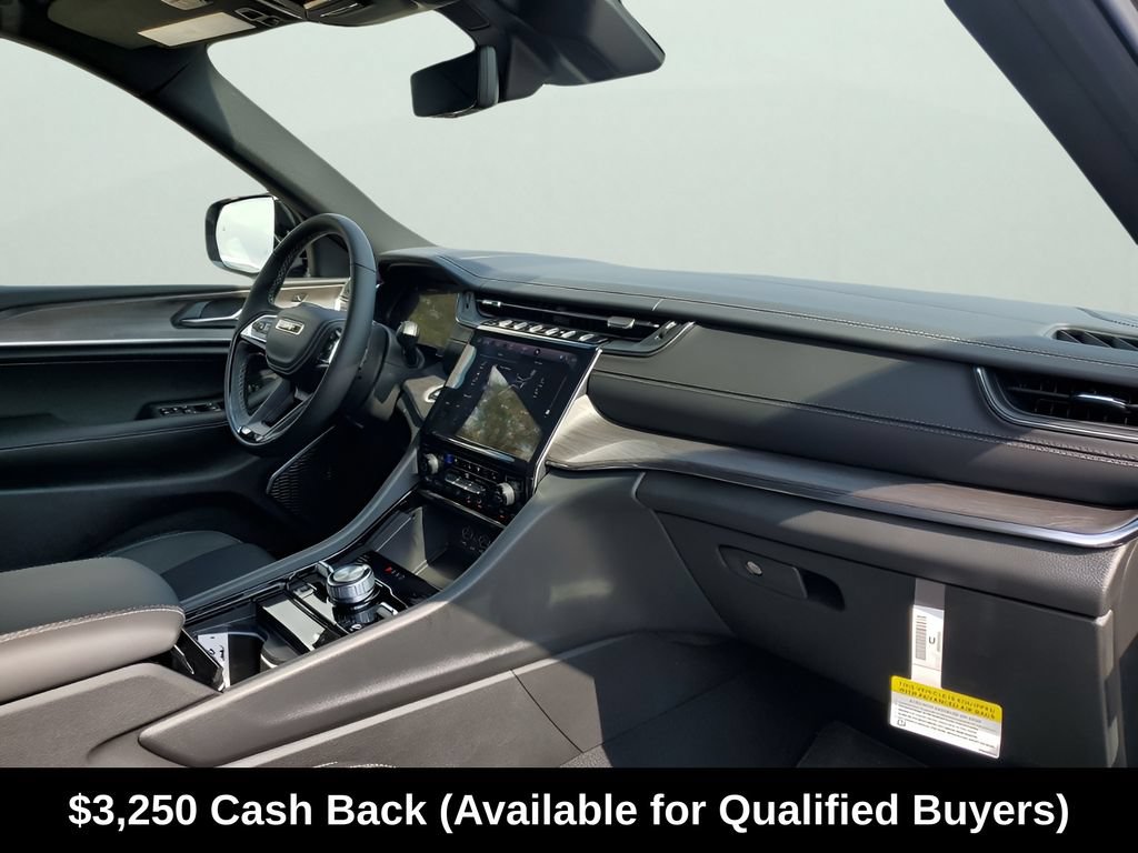 New 2025 Jeep Grand Cherokee Overland w/ Adv Protech Group III AWD/4WD image 18