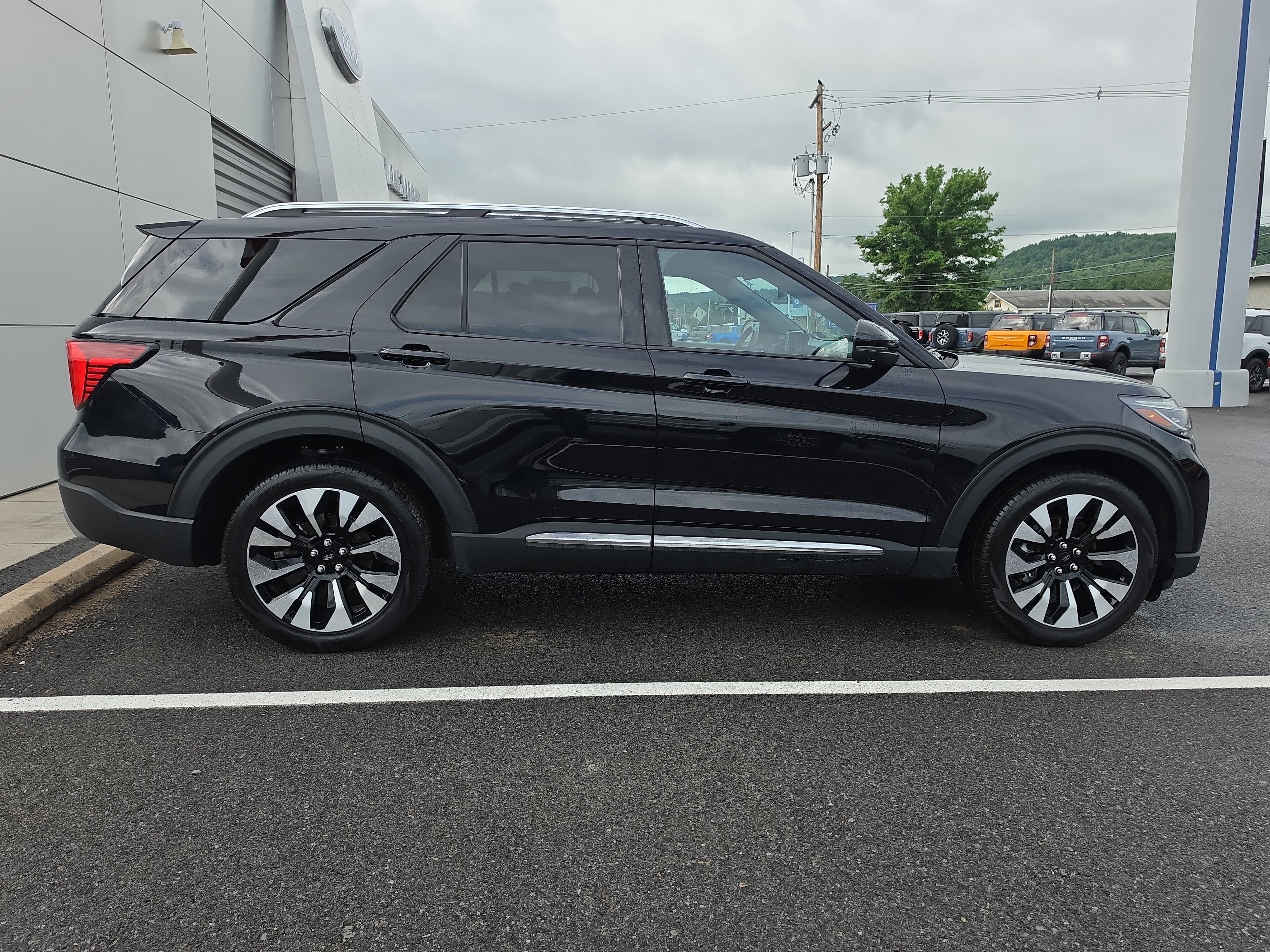 Used 2025 Ford Explorer Platinum w/ LUX Leather Package AWD/4WD video 2