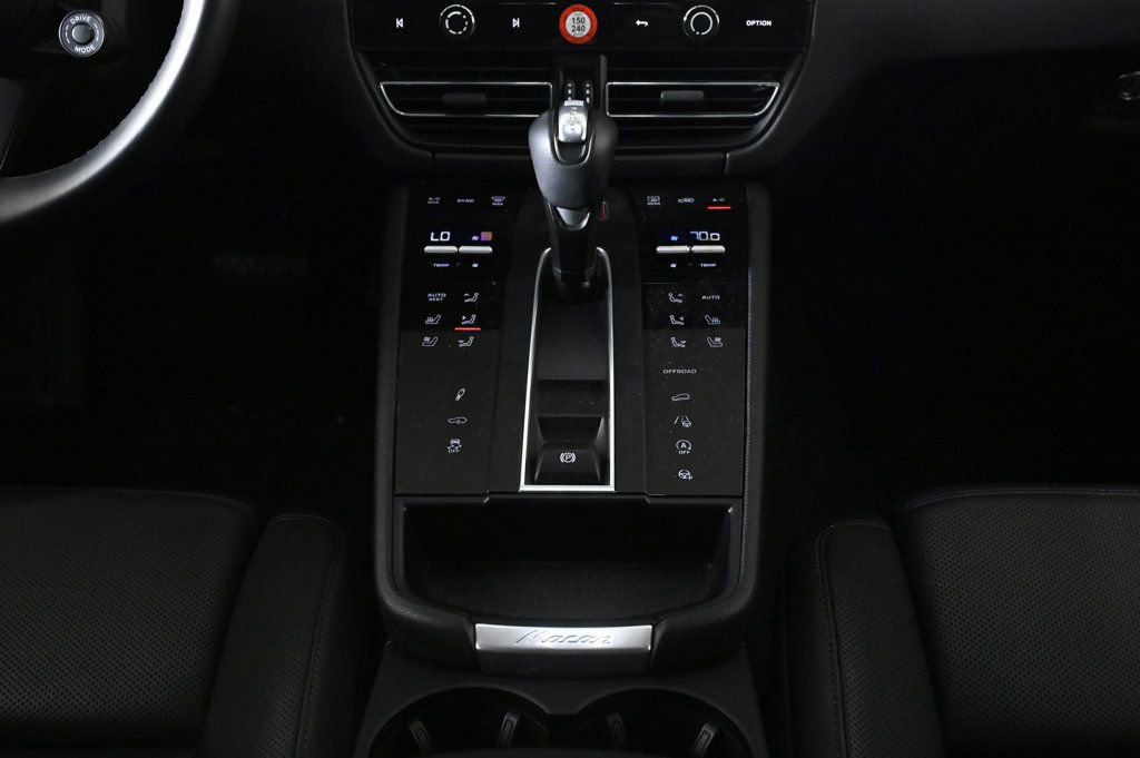 Certified 2022 Porsche Macan S image 17