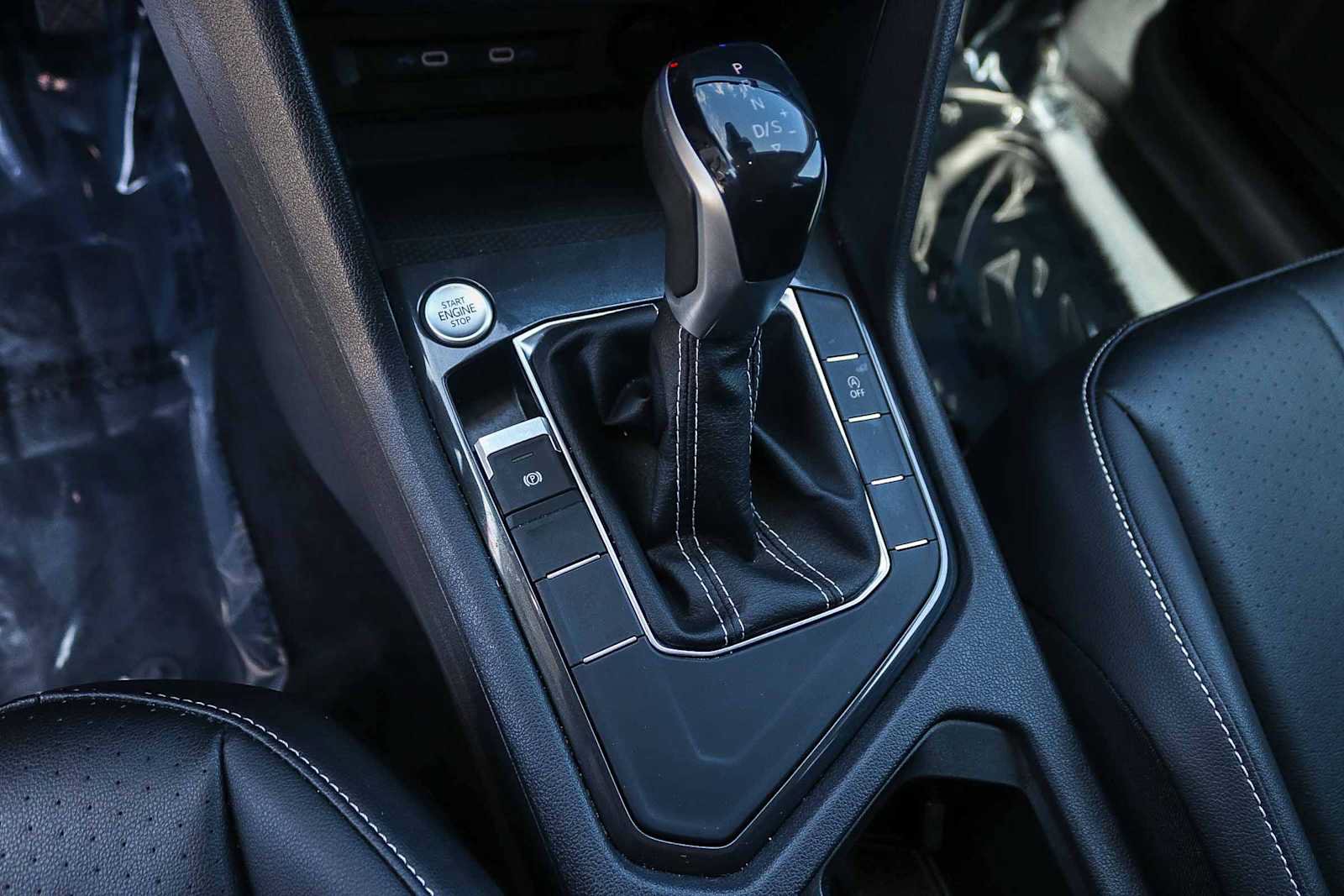 Certified 2022 Volkswagen Tiguan SE FWD image 18