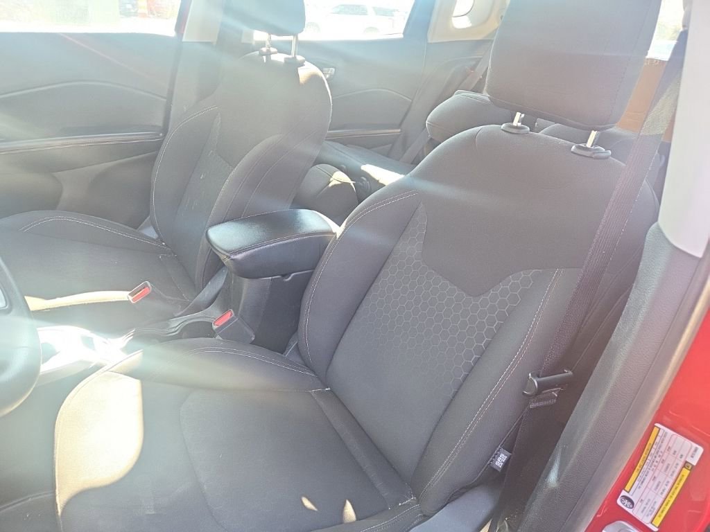 Used 2021 Jeep Compass Sport image 5