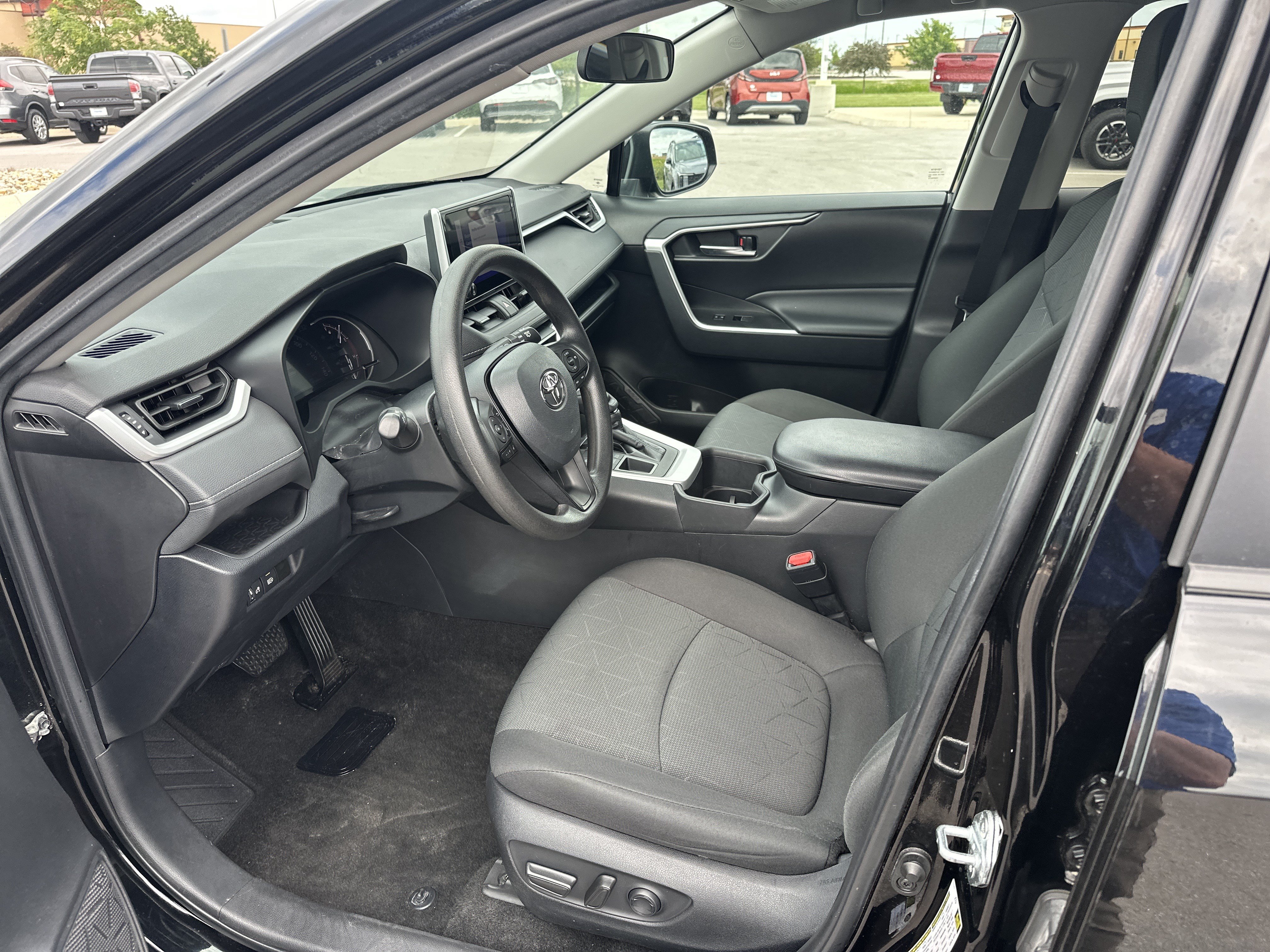 Used 2023 Toyota RAV4 XLE AWD/4WD image 10