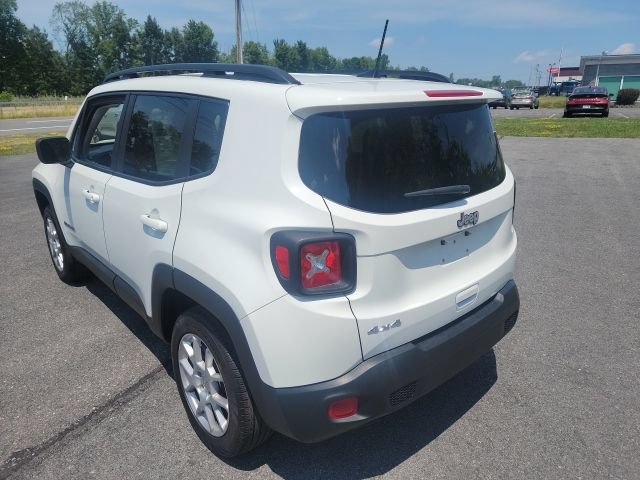 Used 2023 Jeep Renegade Latitude w/ Premium Group AWD/4WD image 3