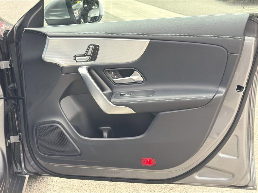 Used 2023 Mercedes-Benz CLA 250 image 30