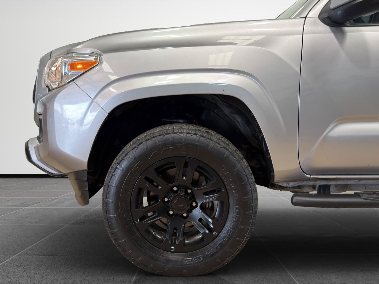 Used 2021 Toyota Tacoma SR w/ SR Convenience Package RWD image 3