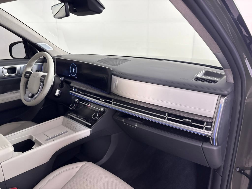 Used 2024 Hyundai Santa Fe Limited FWD image 13