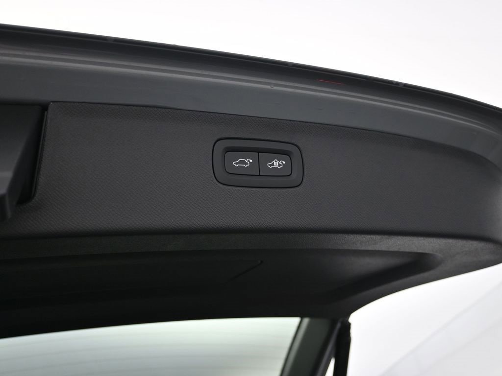 New 2026 Volvo XC90 B6 Plus w/ Protection Package Premier image 32