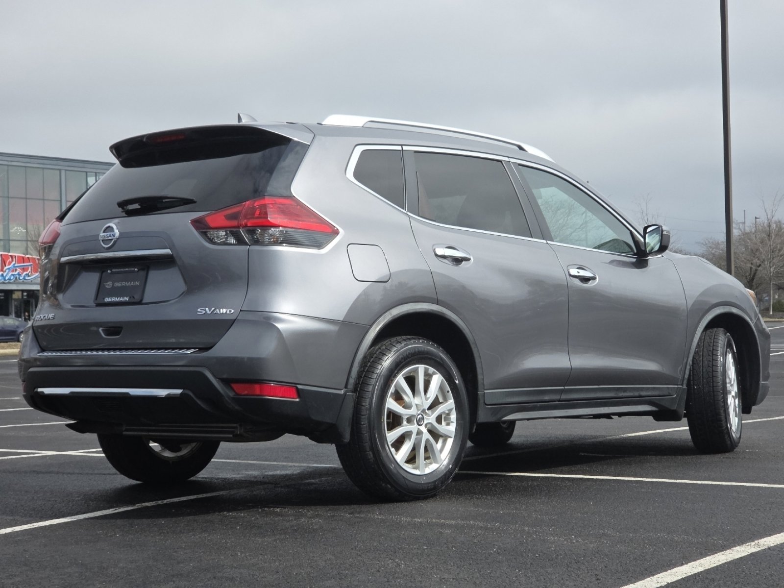 Used 2017 Nissan Rogue SV image 16