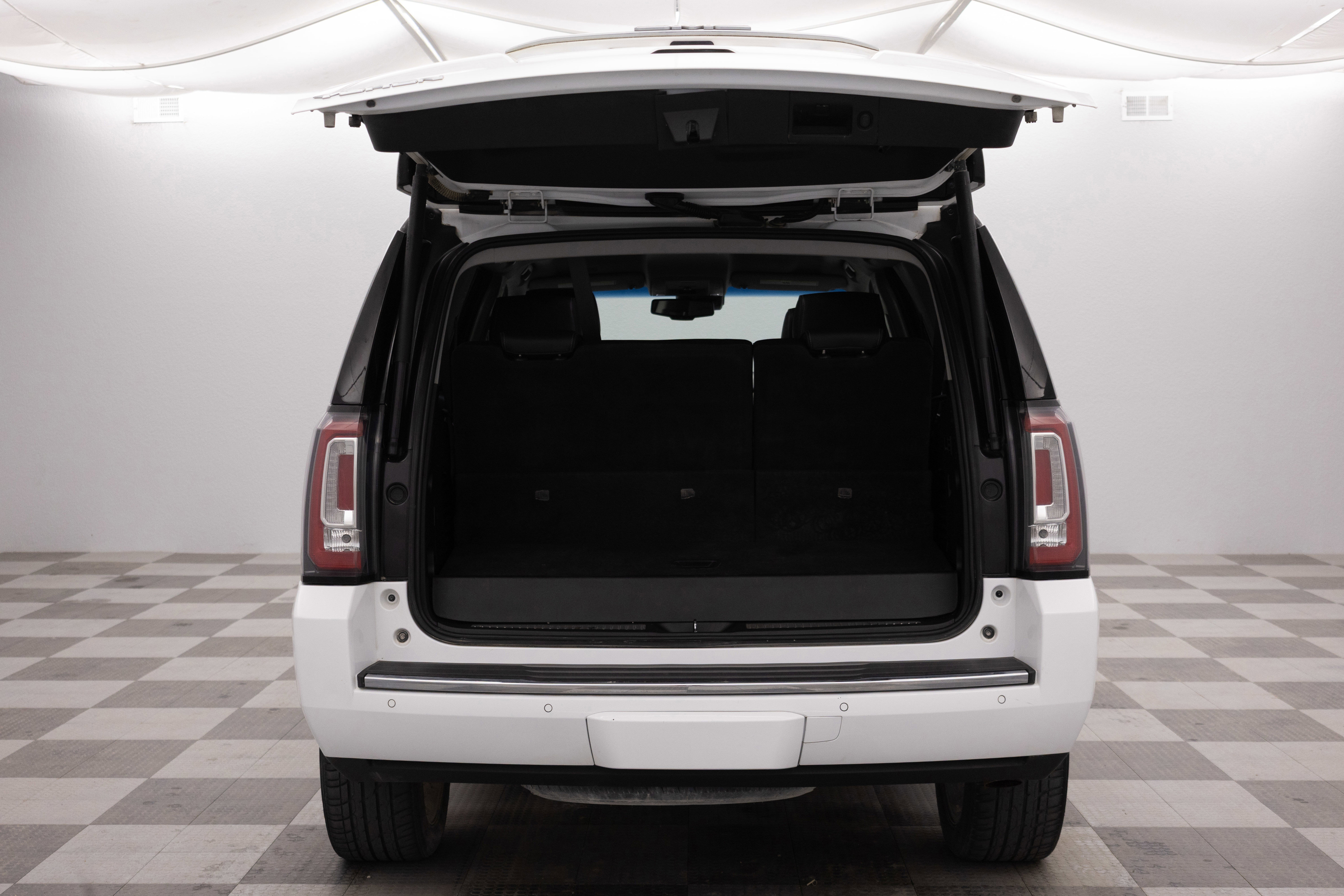 Used 2018 GMC Yukon Denali image 8