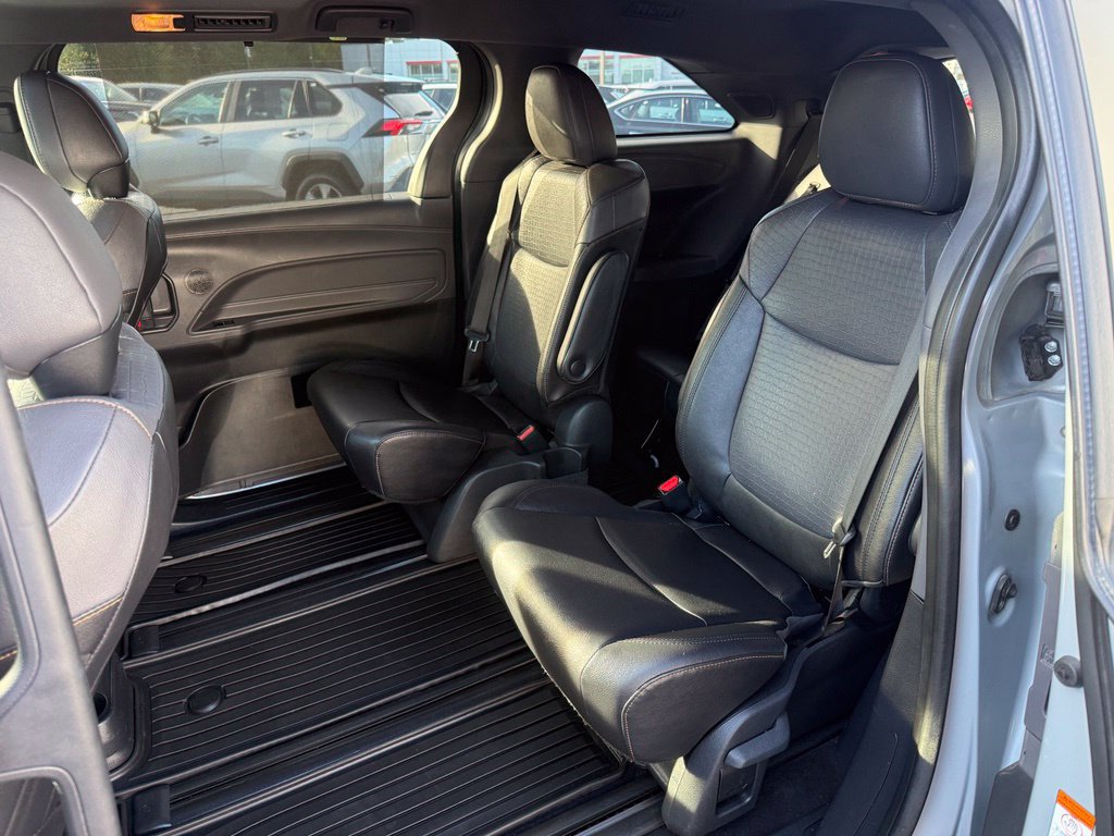 Certified 2023 Toyota Sienna XLE Woodland Edition AWD/4WD image 15