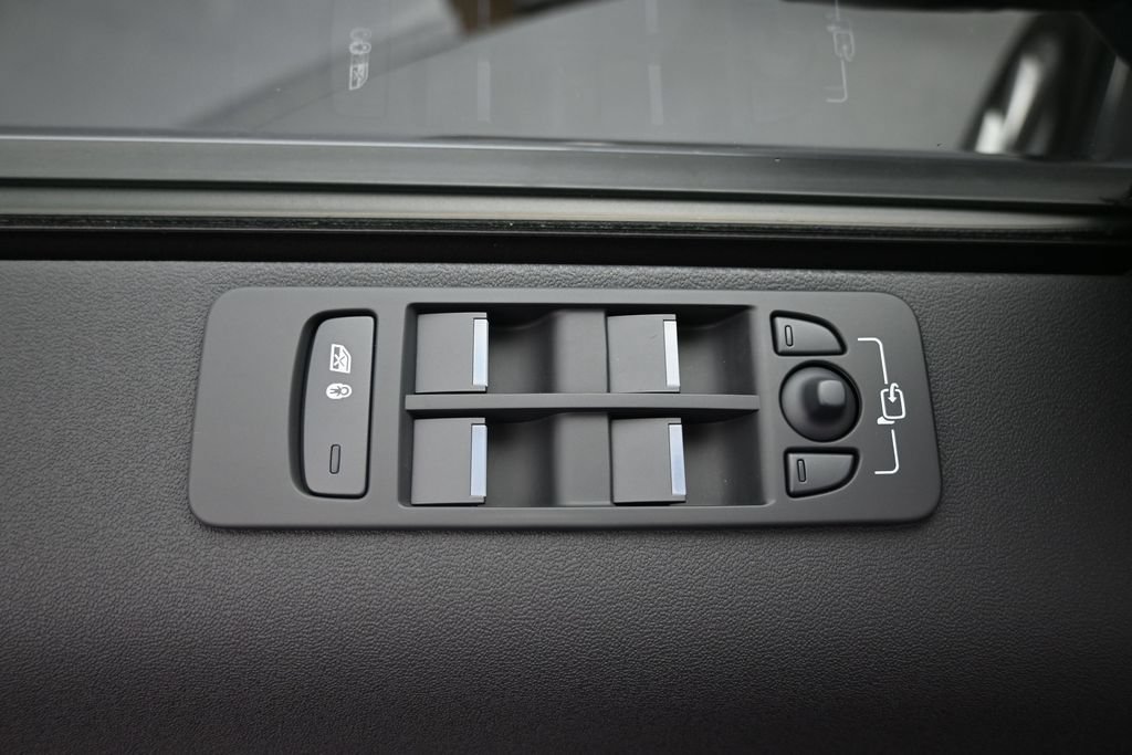 New 2026 Land Rover Discovery Sport Landmark AWD/4WD image 22