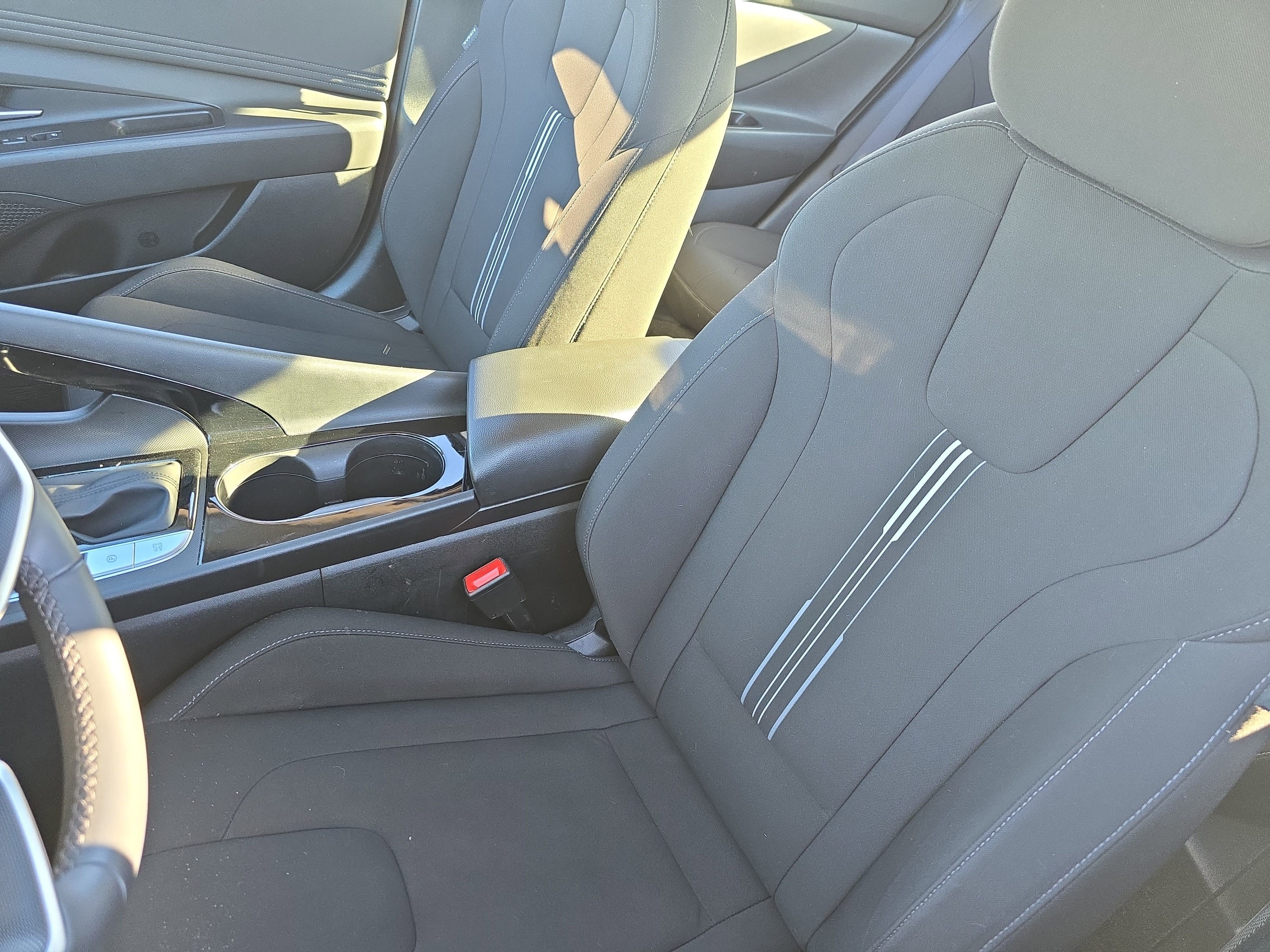 Used 2023 Hyundai Elantra SEL w/ Convenience Package image 15