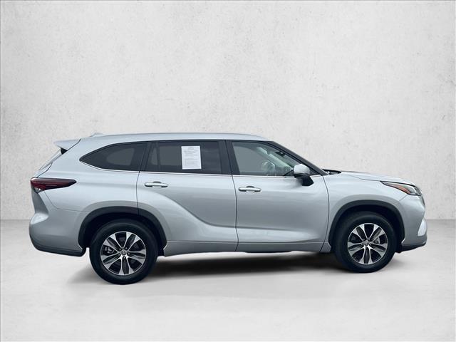 Certified 2025 Toyota Highlander XLE image 4