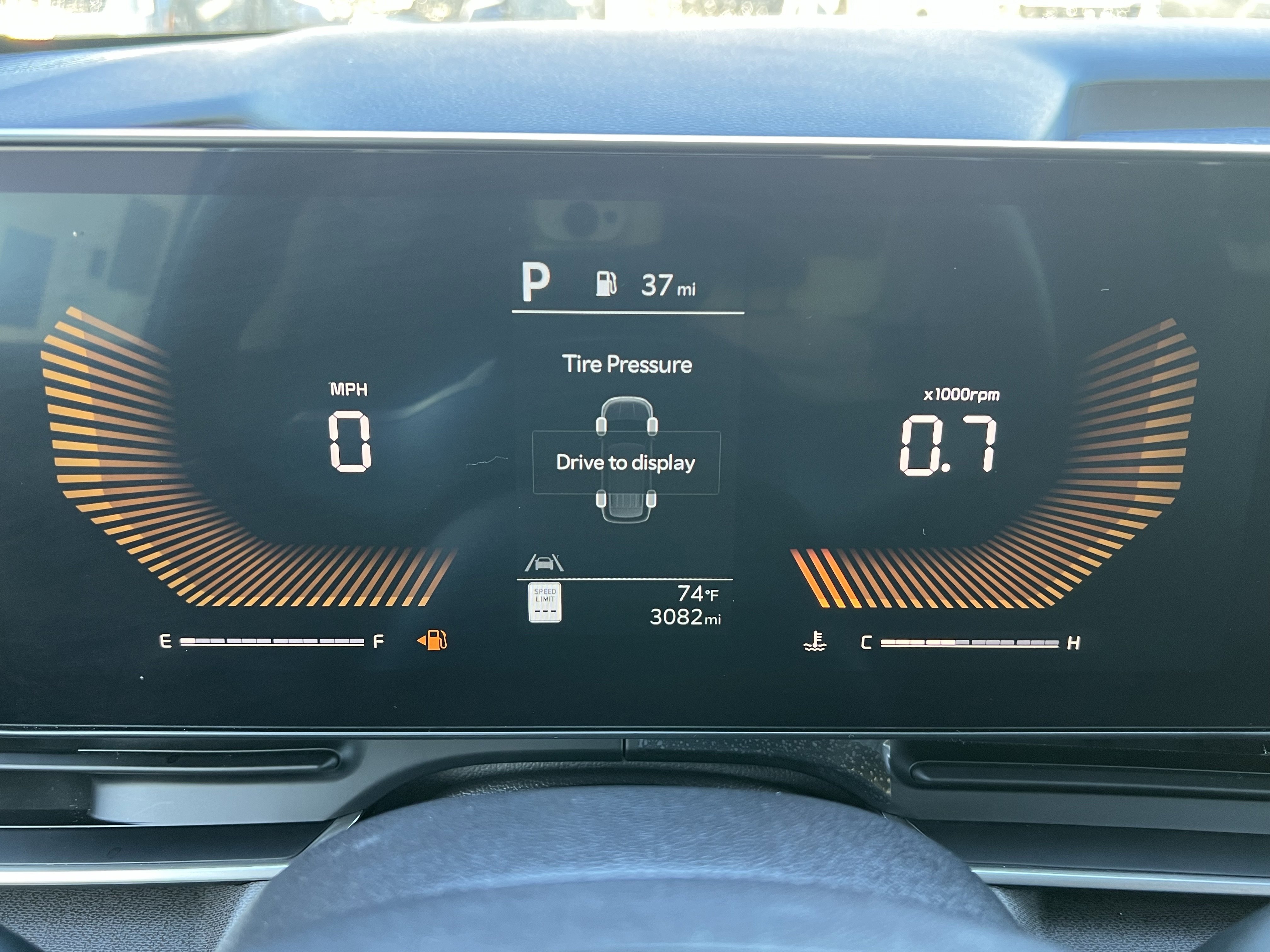 Certified 2025 Kia Carnival EX image 28