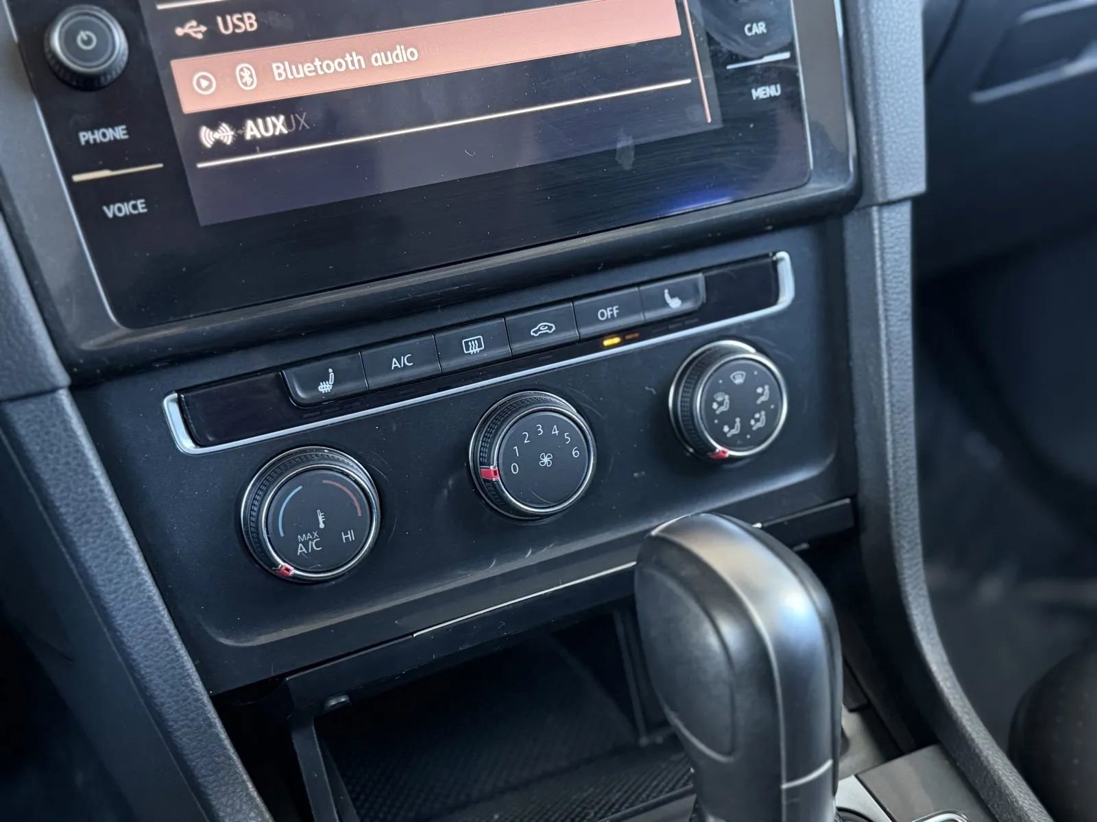 Used 2018 Volkswagen Golf SE image 26