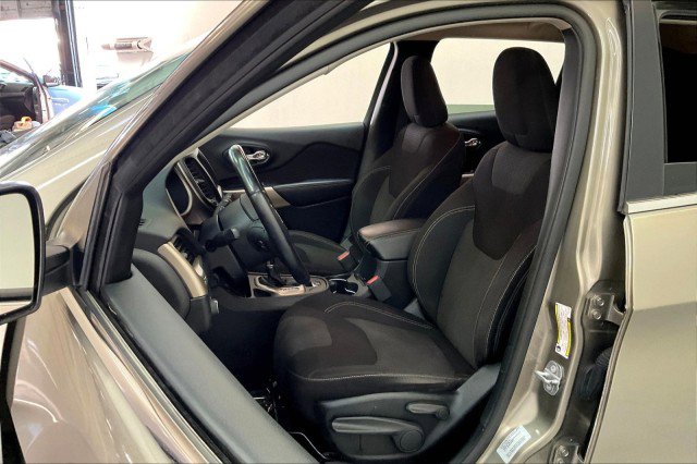 Used 2017 Jeep Cherokee Latitude image 24