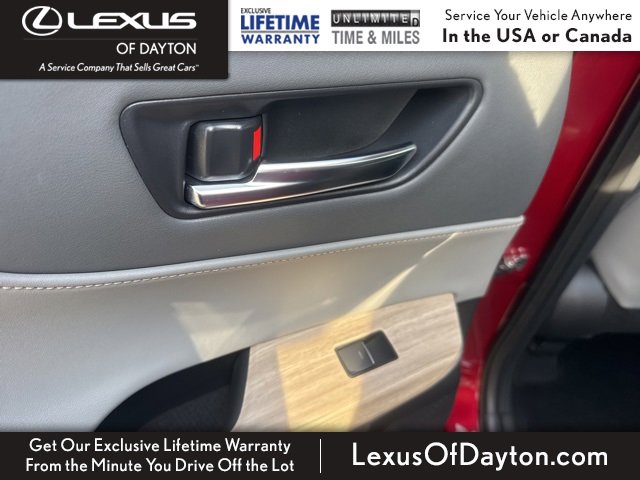 Used 2023 Toyota Venza XLE image 31