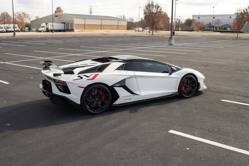 Used 2021 Lamborghini Aventador SVJ image 9