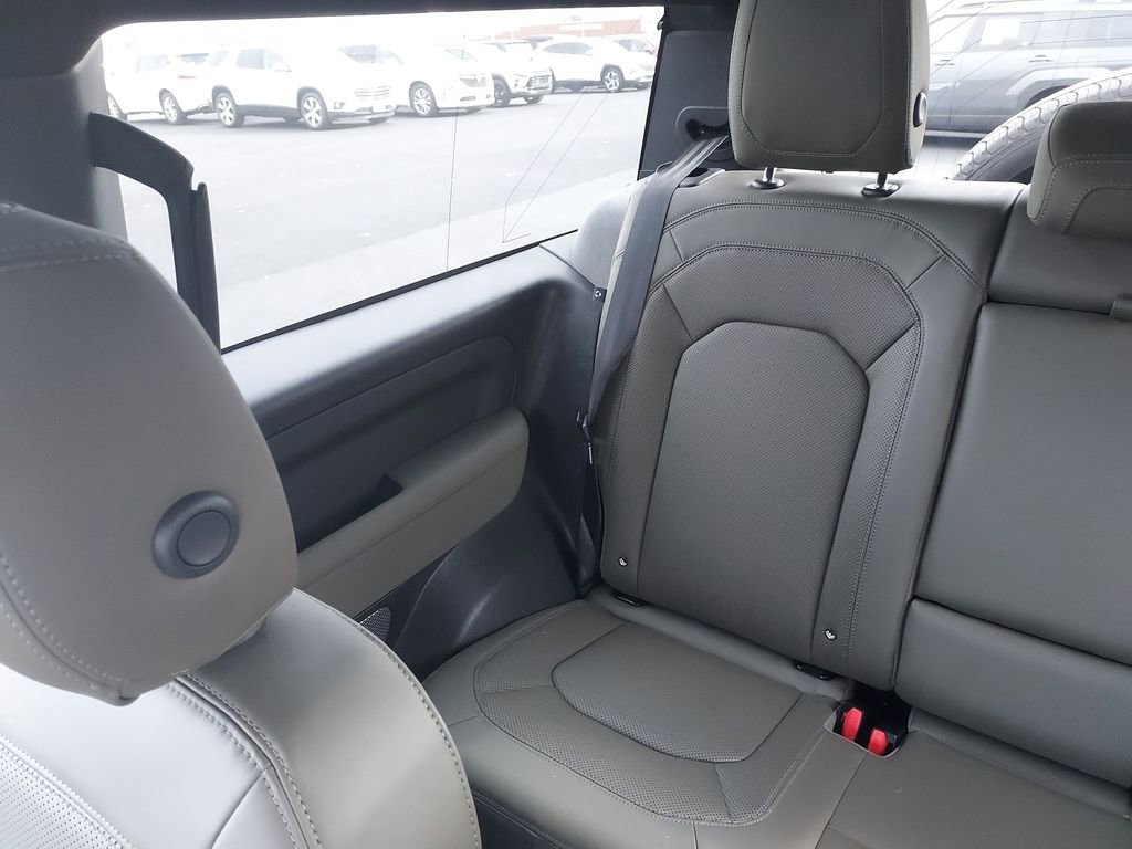Used 2023 Land Rover Defender 90 X-Dynamic SE image 12