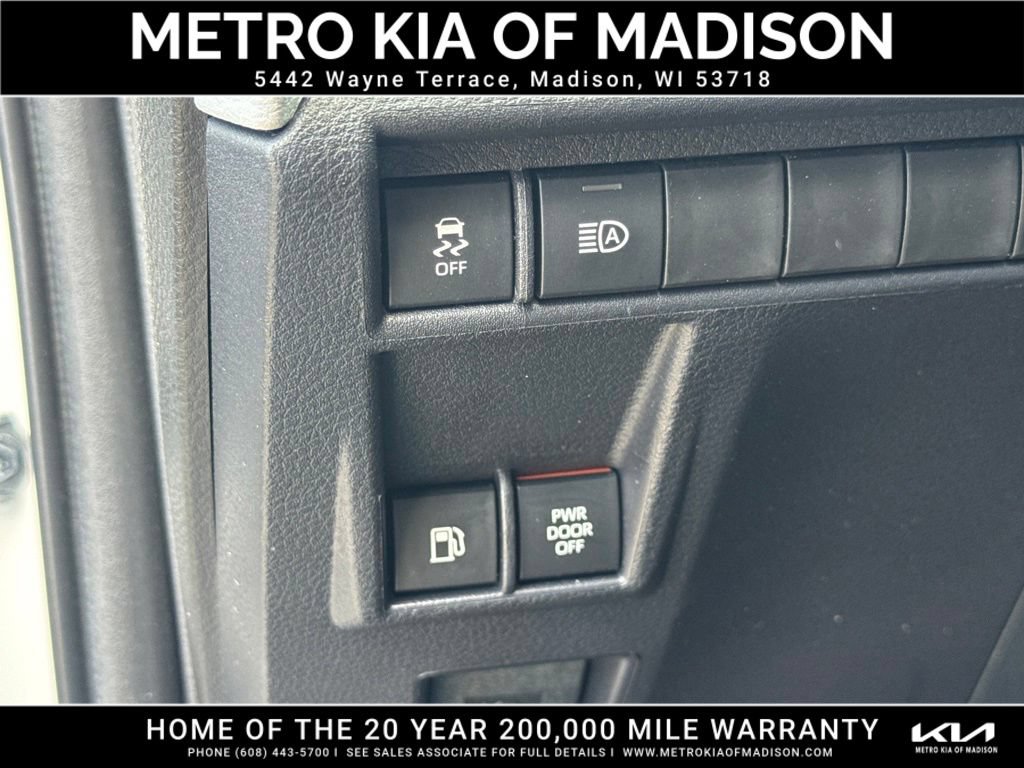 Used 2025 Toyota Sienna XLE AWD/4WD image 14