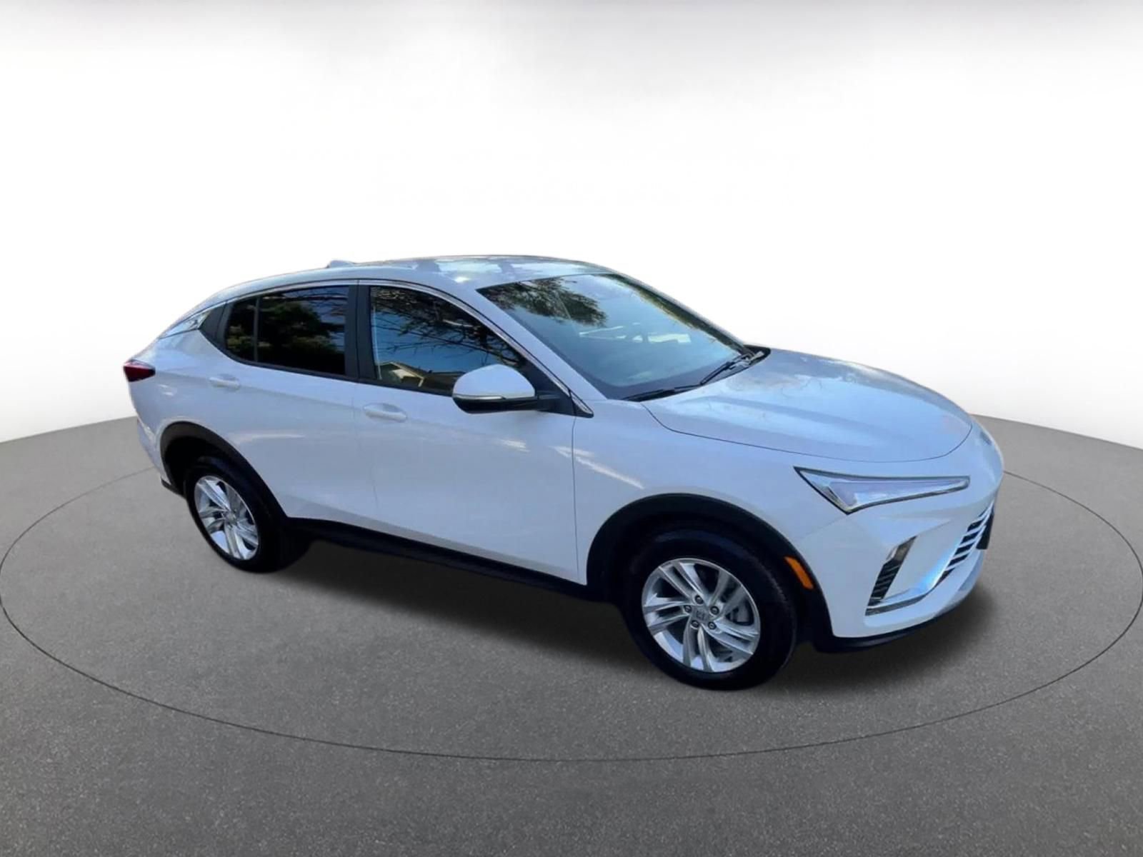 Used 2025 Buick Envista Preferred image 2