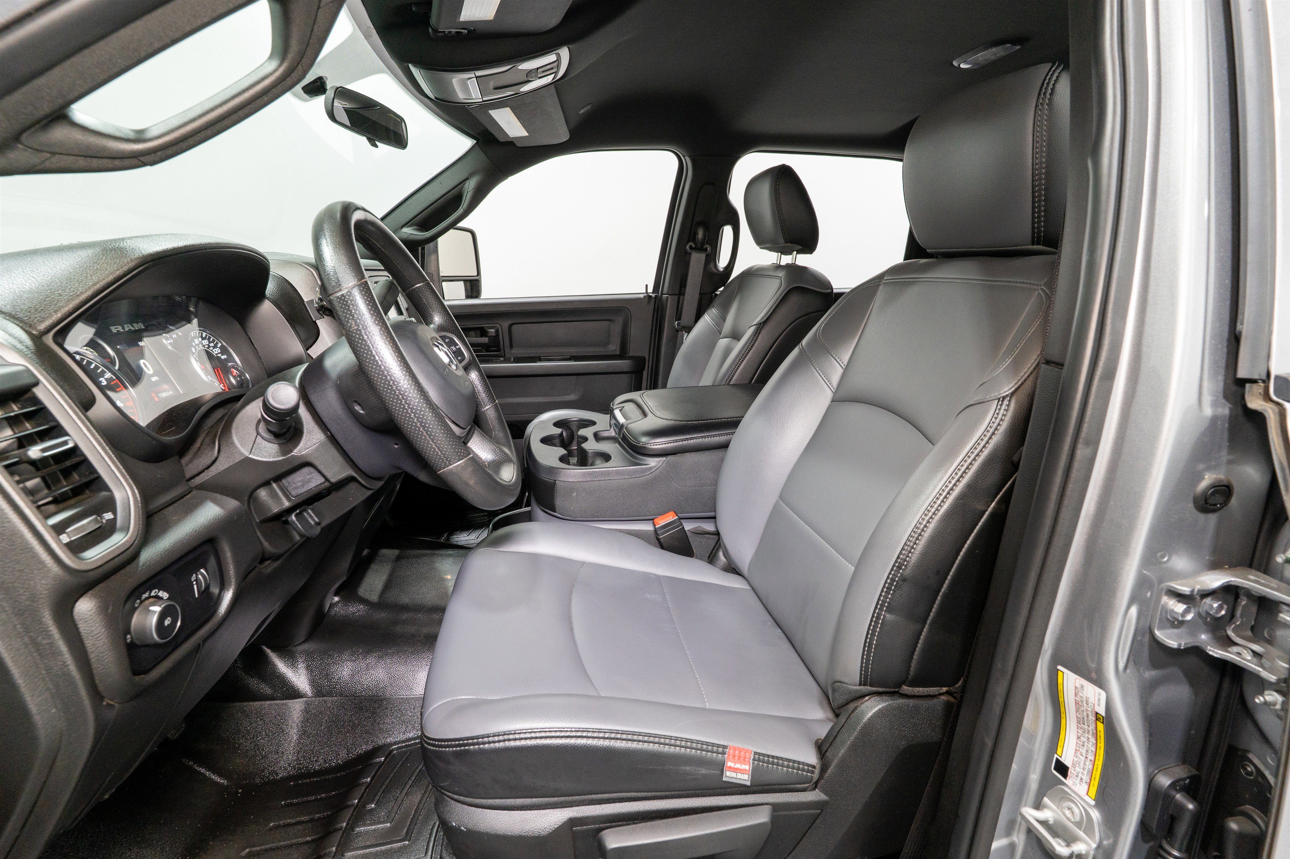 Used 2024 RAM 5500 Tradesman w/ Chrome Appearance Group image 17