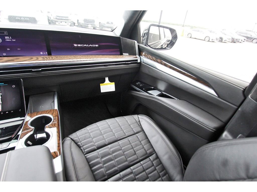 Certified 2025 Cadillac Escalade Sport Platinum w/ LPO, ONYX Package AWD/4WD image 10