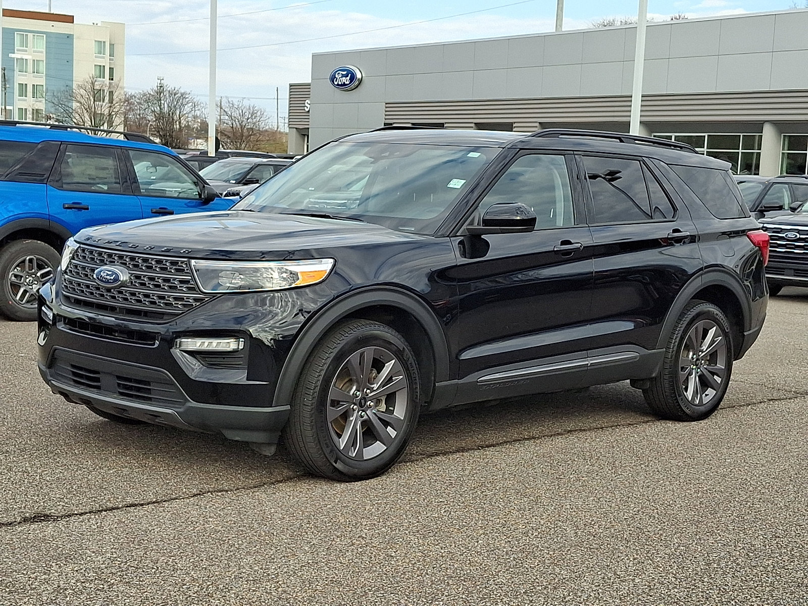 Certified 2024 Ford Explorer XLT w/ Equipment Group 202A image 5