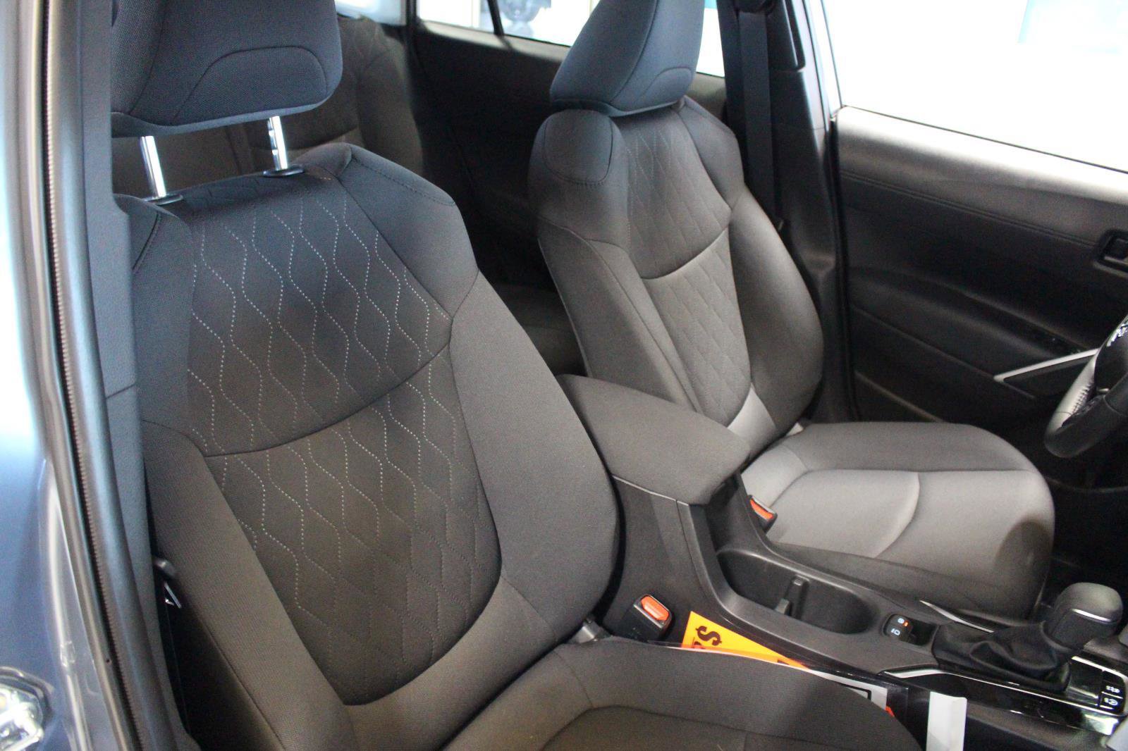 Used 2025 Toyota Corolla Cross LE image 16