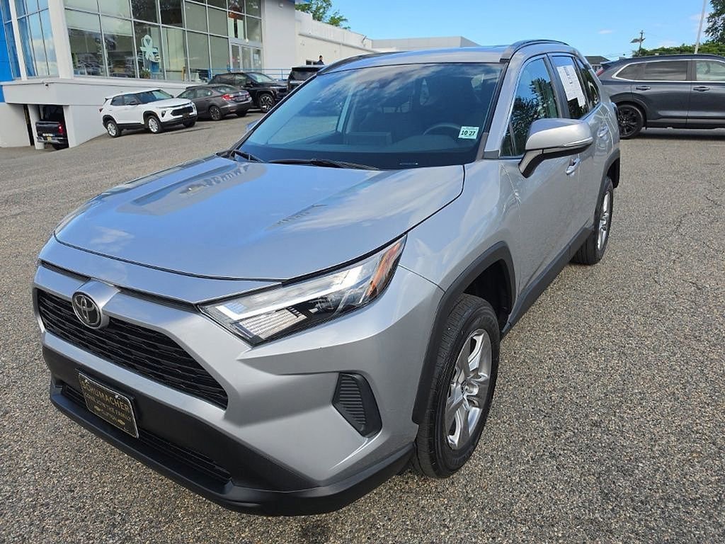 Used 2022 Toyota RAV4 XLE w/ Convenience Package AWD/4WD image 7