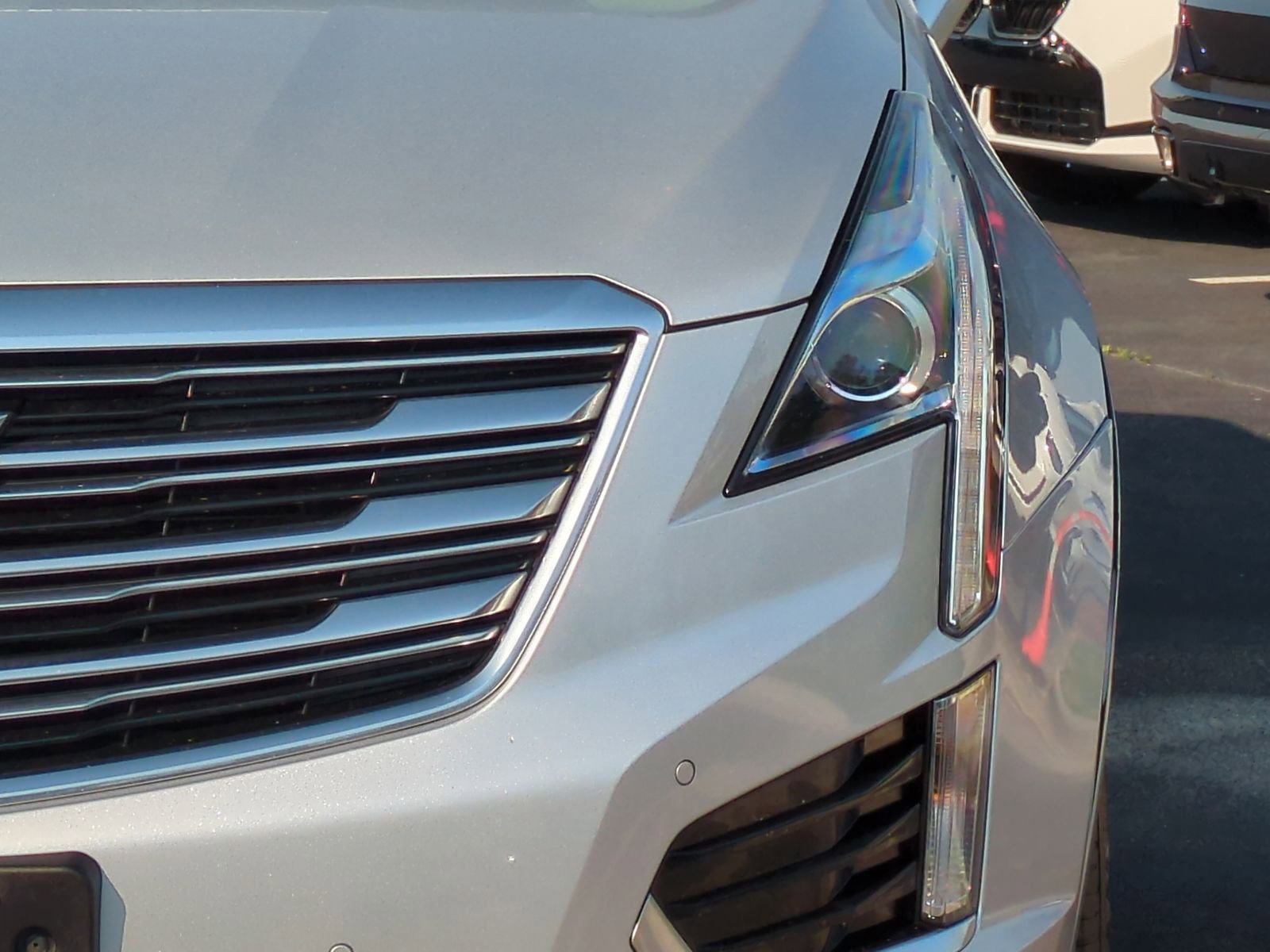 Used 2017 Cadillac XT5 Luxury w/ Driver Awareness Package FWD image 6