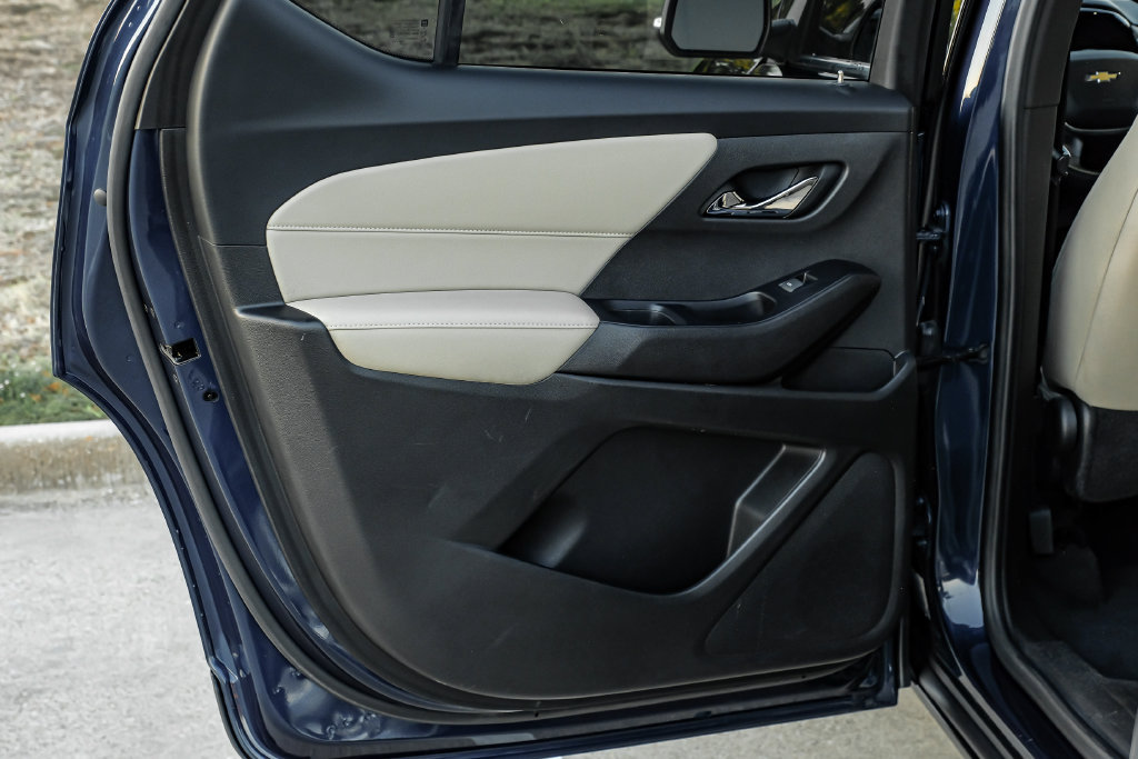 Used 2023 Chevrolet Traverse LS w/ Safety Package FWD image 48