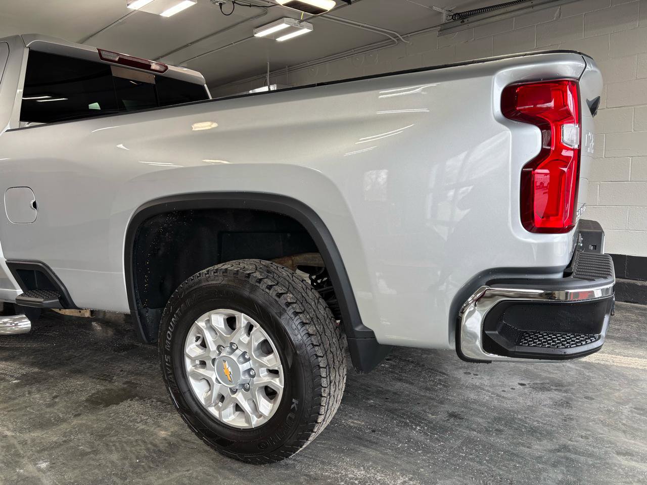 Used 2023 Chevrolet Silverado 3500 LTZ w/ LTZ Convenience Package image 9