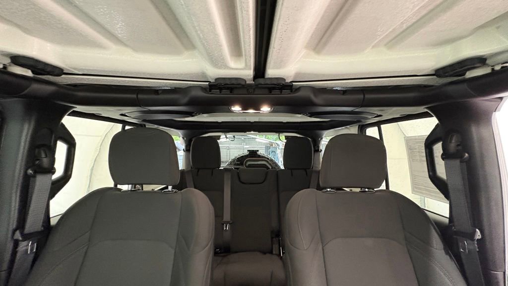 Used 2022 Jeep Wrangler Unlimited Sport AWD/4WD image 35