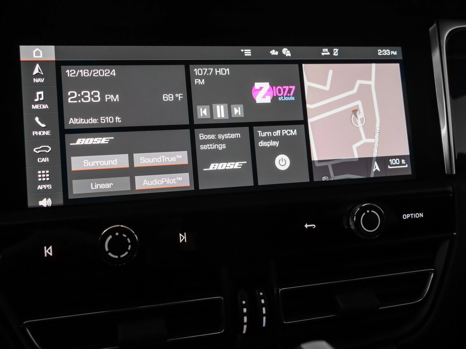 Certified 2025 Porsche Macan image 32