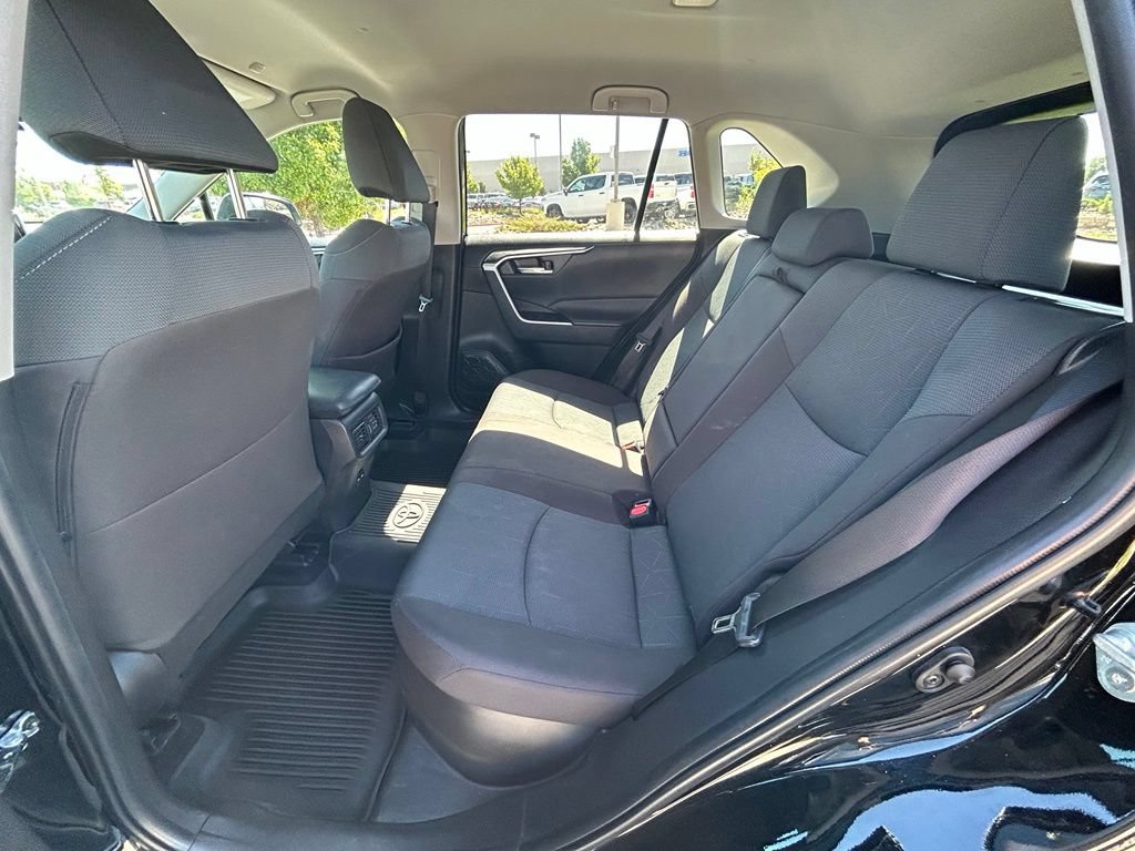 Used 2025 Toyota RAV4 XLE AWD/4WD image 27