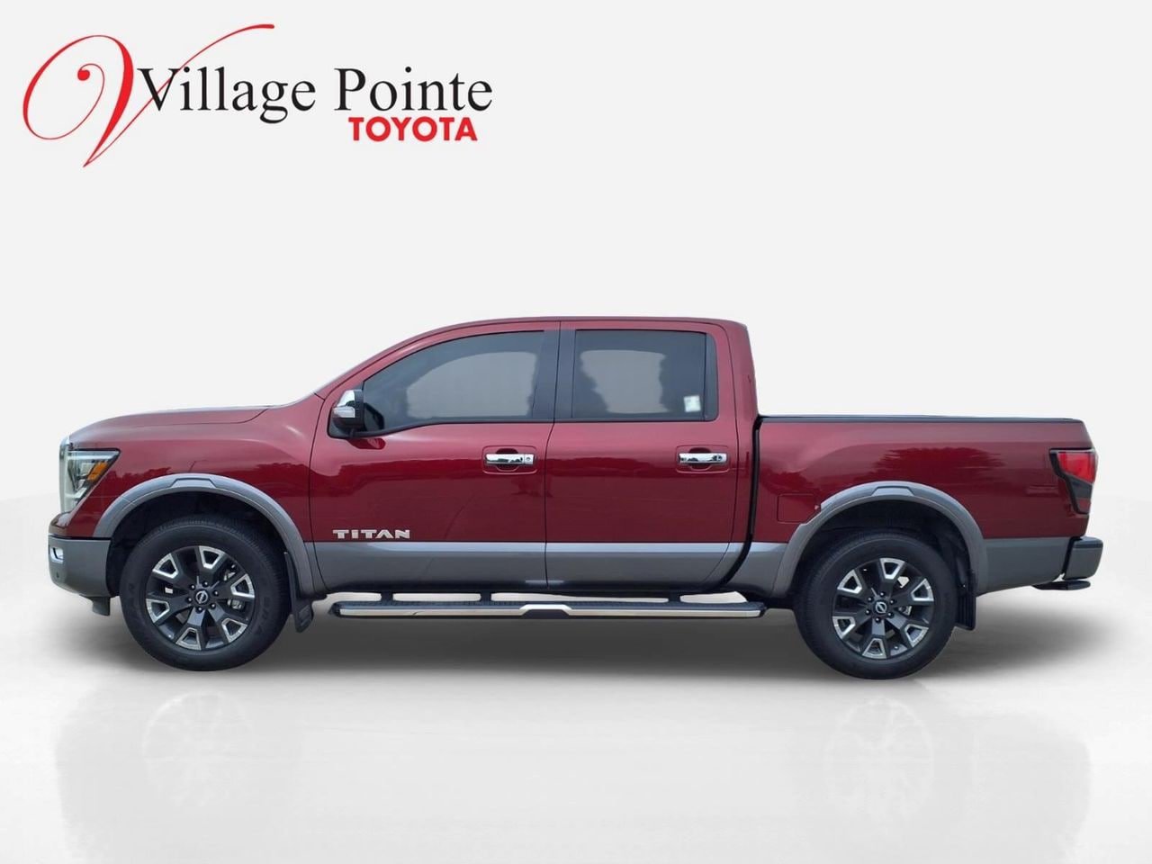 Used 2023 Nissan Titan Platinum Reserve w/ Moonroof Package AWD/4WD image 2