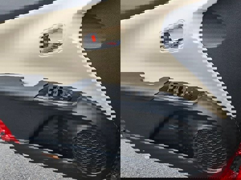 Used 2022 Toyota Prius XLE image 32