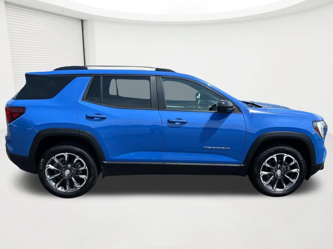 Used 2025 GMC Terrain Elevation w/ Elevation Premium Package AWD/4WD image 4