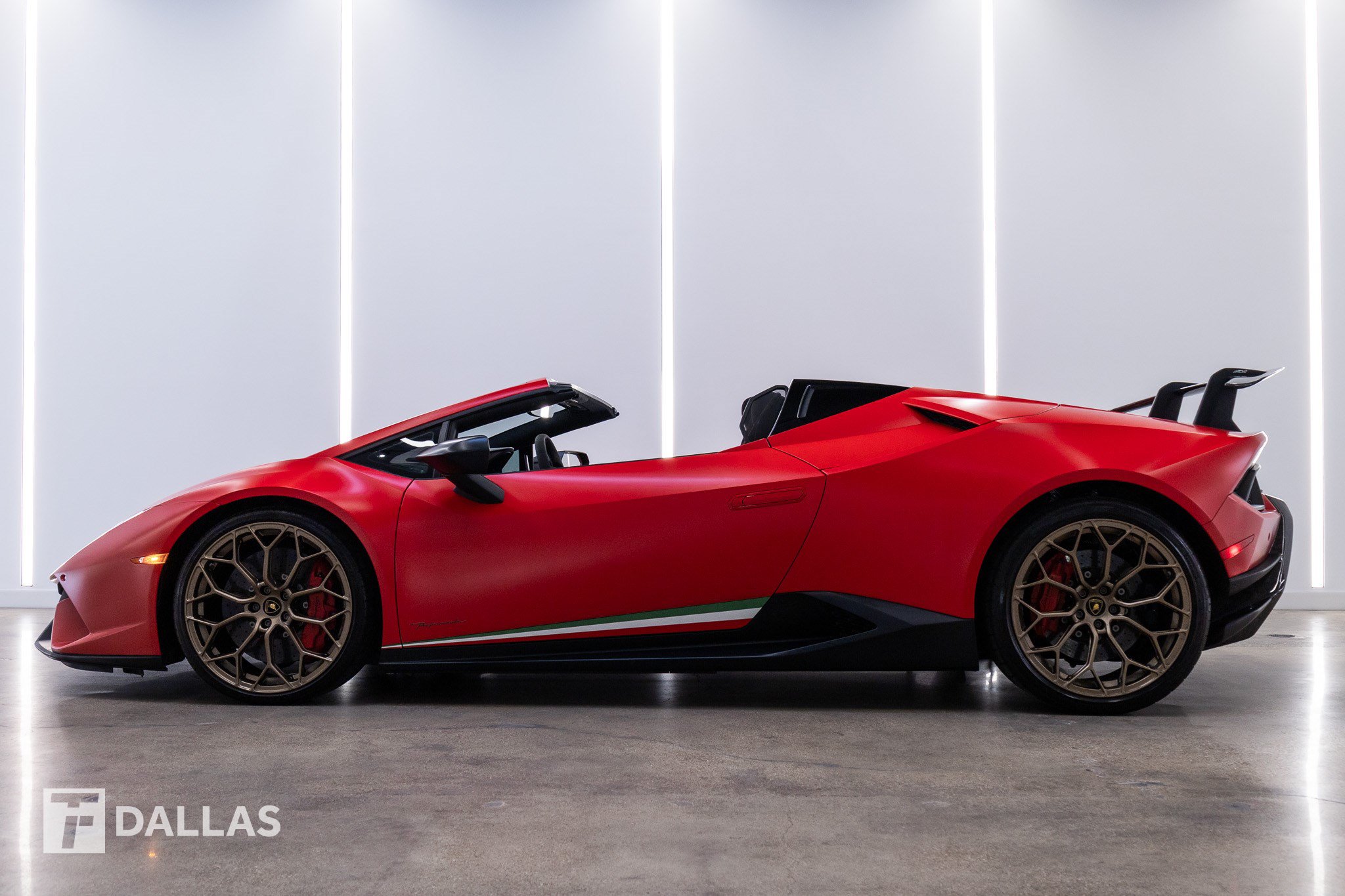 Used 2018 Lamborghini Huracan Performante AWD/4WD image 1