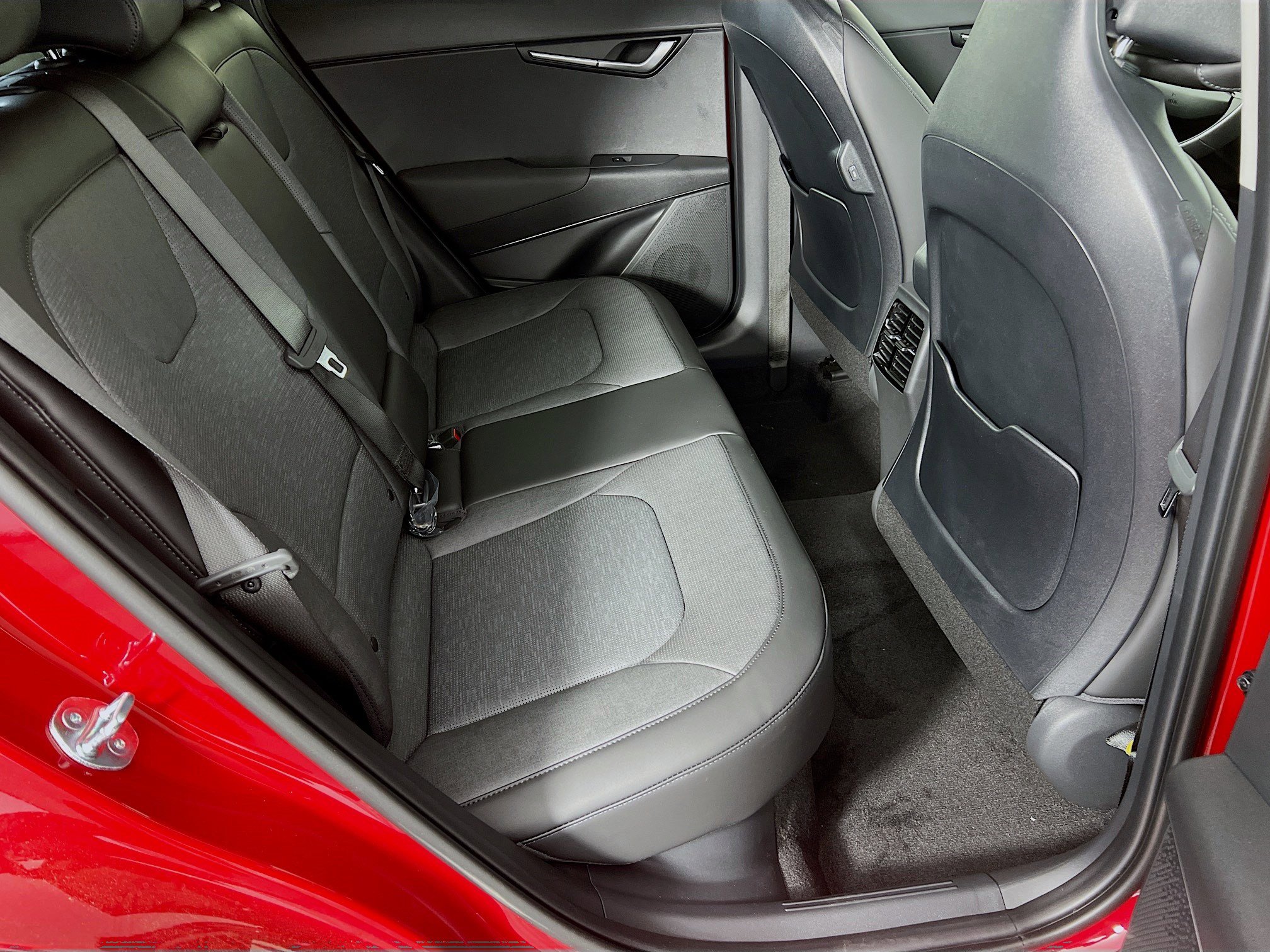 New 2025 Kia Niro SX image 25