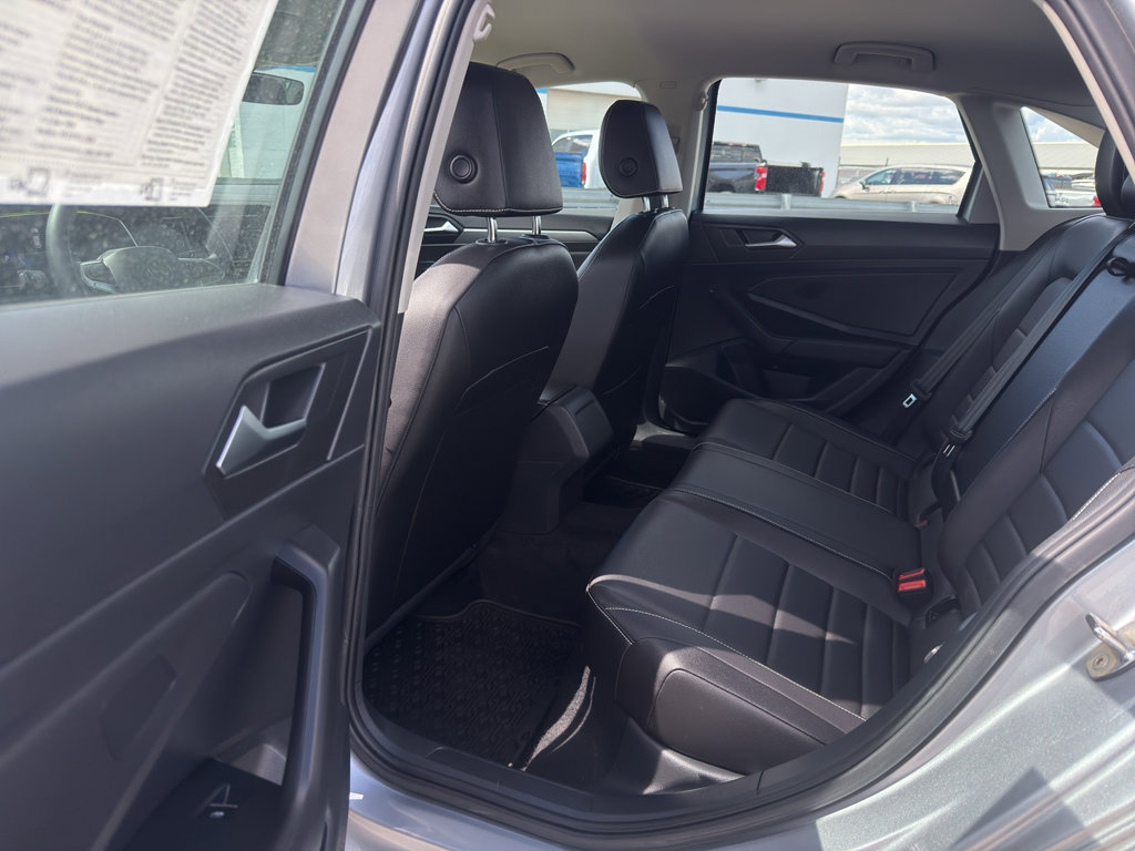 Used 2022 Volkswagen Jetta SE FWD image 29