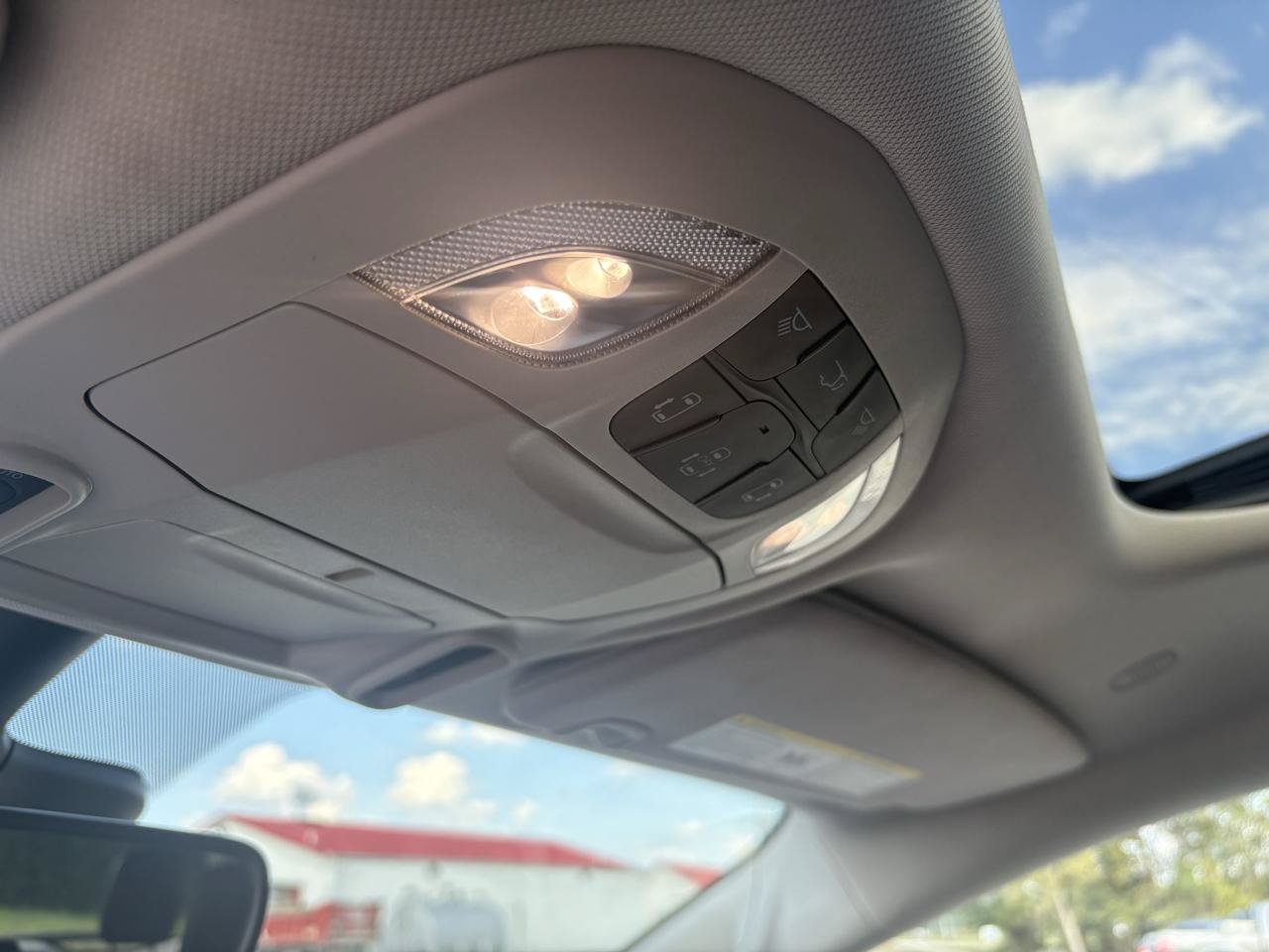 Used 2024 Chrysler Pacifica Limited FWD image 28