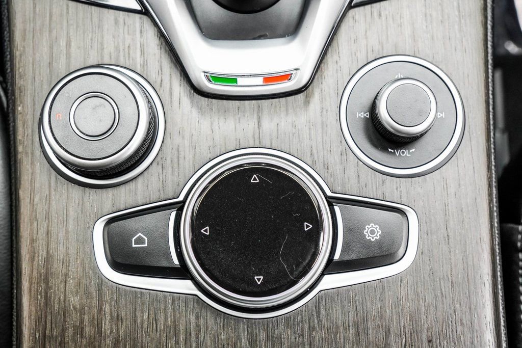 Used 2022 Alfa Romeo Stelvio Ti image 21